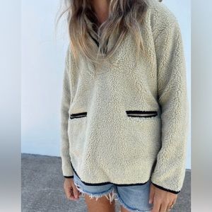 Never worn Sherpa pull over.